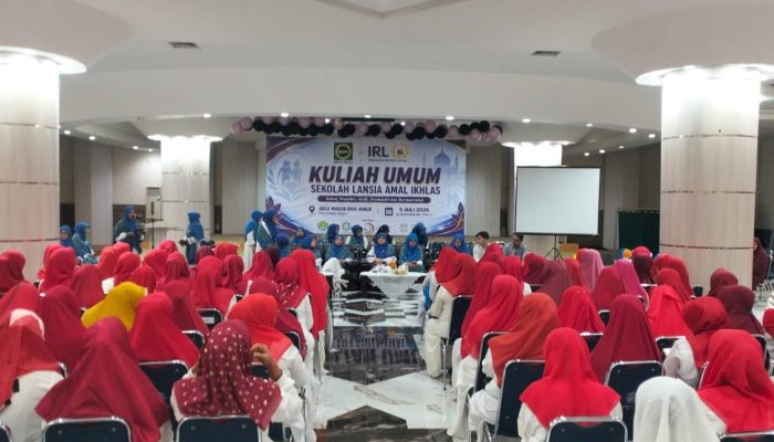Perdana, Sekolah Lansia Amal Ikhlas BKMT Riau Gelar Kuliah Umum